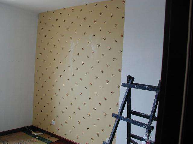贴墙纸须先刷墙纸基膜的必需性
